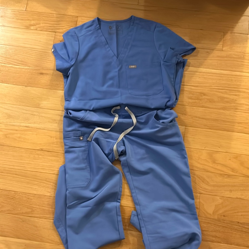 Figs Scrub Set Light Blue Short Sleeved Top Size XS Cargo Pants Size XS/T